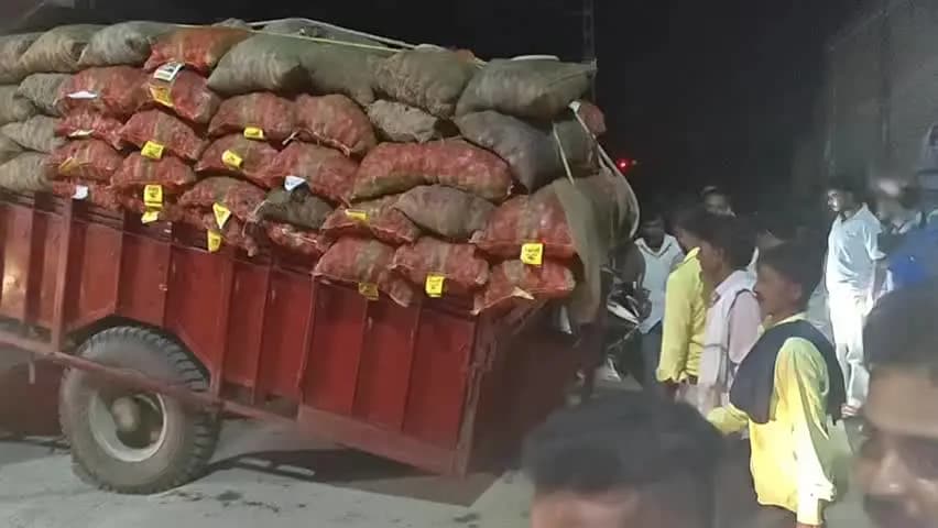 सहावर: सहावर से अमापुर मार्ग पर रेलवे फाटक पर ट्राली का हुक टूटने से रेलवे ट्रैक हुआ बाधित