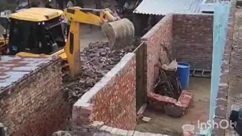 सिकंदराराऊ: महामई सलाबत नगर में दबंगों पर मकान की दीवार तोड़ने और महिला से मारपीट का आरोप, पीड़िता ने पुलिस से न्याय की गुहार लगाई