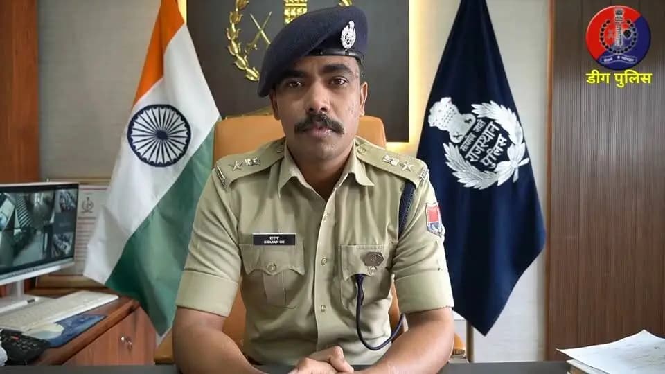 ऑनलाइन बुकिंग कर रहे हैं? ठगों के जाल में न फंसें!
हमेशा ऑफिशियल वेबसाइट से ही बुकिंग करें।
नकली नंबरों और फर्जी साइट्स से बचें! ऐसी वेबसाइट्स को http://cybercrime.gov.in के 'Report & Check Suspect' सेक्शन पर रिपोर्ट करें।
#Deegpolice #RajasthanPolice Rajasthan Police Cyber Dost
#I4C #AapkaCyberDost #FakeWebsite #FakeAdvertisements