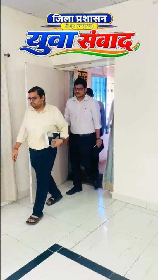 कैमूर के युवाओं के लिए रचनात्मकता एवं नवाचार का विशेष अवसर!
जिला प्रशासन, कैमूर द्वारा ‘Kaimur: Plateau of Blessings’ अभियान की शुरुआत की गई है। इस पहल के अंतर्गत आधिकारिक पोर्टल www.mykaimur.in लॉन्च किया गया है, जिसके माध्यम से युवा अपनी रचनात्मक प्रतिभा एवं नवाचार संबंधी विचारों को प्रस्तुत कर सकते हैं।
🌟 प्रमुख प्रतियोगिताएँ
🎬 1. कैमूर लघु वीडियो प्रतियोगिता (Short Video Competition)
कैमूर के पर्यटन स्थलों, प्राकृतिक सौंदर्य, ऐतिहासिक धरोहरों, कला-संस्कृति एवं अनछुए पर्यटन स्थलों (Hidden Gems) पर आधारित रचनात्मक वीडियो बनाकर जिले की विशिष्ट पहचान को प्रदर्शित करें।
चयनित प्रतिभागियों को पुरस्कार एवं उनके वीडियो को आधिकारिक पोर्टल पर प्रदर्शित किए जाने का अवसर मिलेगा।
💡 2. इनोवेशन चैलेंज (Innovation Challenge)
जनसमस्याओं के समाधान एवं जनहित से जुड़े नवीन, व्यावहारिक और प्रभावी विचारों एवं परियोजनाओं को प्रस्तुत करें।
चयनित नवाचारों को सम्मानित किए जाने के साथ-साथ उनकी व्यवहार्यता के आधार पर संबंधित विभागों एवं सरकारी योजनाओं के साथ समन्वय स्थापित कर क्रियान्वयन की संभावना पर विचार किया जाएगा।
📅 प्रविष्टि जमा करने की अंतिम तिथि: 26 अक्टूबर 2026
🔗 भाग लेने की प्रक्रिया
1. आधिकारिक पोर्टल www.mykaimur.in पर जाएँ।
2. संबंधित प्रतियोगिता के लिए निर्धारित दिशा-निर्देशों का अवलोकन करें।
3. अपनी वीडियो प्रविष्टि अथवा नवाचार संबंधी विचार निर्धारित प्रक्रिया के अनुसार जमा करें।
आइए, अपनी प्रतिभा, रचनात्मकता एवं नवाचार के माध्यम से कैमूर की पहचान को नई ऊँचाइयों तक पहुँचाएँ!
#Kaimur #KaimurDM
#PlateauOfBlessings #KaimurFromYourLens #YouthEmpowerment
Information & Public Relations Department, Government of Bihar