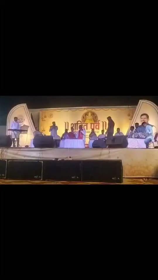 माँ बगलामुखी मंदिर परिसर नलखेड़ा में शक्ति पर्व आयोजित
भक्ति गायन एवं नृत्य नाटिका की प्रस्तुतियों से सराबोर रहा वातावरण
देवी आराधना एवं देवी भक्ति गीतों ने श्रोताओं को मंत्र मुक्त किया
मध्यप्रदेश शासन, संस्कृति विभाग एवं जिला प्रशासन आगर-मालवा के संयुक्त तत्वावधान में शारदीय नवरात्रि के पावन अवसर पर बुधवार सायं माँ बगलामुखी मंदिर परिसर, नलखेड़ा में शक्ति पर्व का आयोजन किया गया।
कार्यक्रम में संस्कृति विभाग से आमंत्रित कलाकारों द्वारा भक्ति गायन एवं नृत्य नाटिका की मनमोहक प्रस्तुतियां दी गई।
संस्कृति विभाग की ओर से मोक्ष बैण्ड, भोपाल के श्री सुनील पाण्डेय एवं साथी कलाकारों ने लोक में भक्ति गायन की प्रस्तुति। भोपाल से
श्रीमती प्रियंका जोशी एवं साथी कलाकारों के दल ने, माँ आदिशक्ति नृत्य नाटिका की आकर्षक प्रस्तुति दी
भोपाल के हीश्रीमती भारती विश्वनाथन एवं साथी कलाकारों द्वारा भक्ति गायन की प्रस्तुति।
कलाकारों ने देवी आराधना पर आधारित भजन एवं गीतों की सुंदर प्रस्तुति देकर श्रद्धालुओं को मंत्रमुग्ध कर दिया। उपस्थित दर्शकों एवं श्रद्धालुओं ने करतल ध्वनि से कलाकारों का स्वागत किया तथा नृत्य नाटिका को भी सराहा गया।
कार्यक्रम में बड़ी संख्या में श्रद्धालु एवं जनसामान्य उपस्थित थे।
CM Madhya Pradesh
Department of Culture, Madhya Pradesh
Jansampark Madhya Pradesh