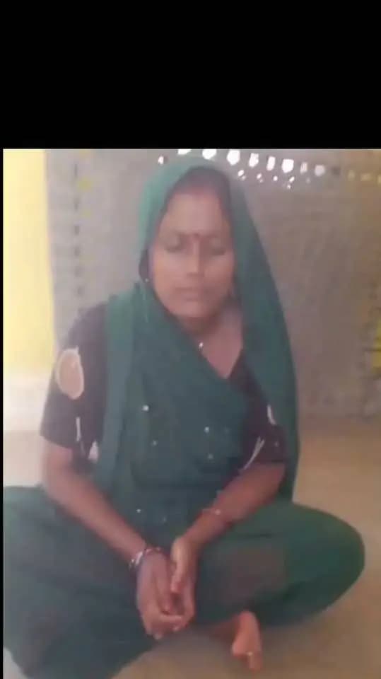 श्रीमती संगीता कुशवाहा को मिला प्रधानमंत्री मातृवंदना योजना का लाभ
--
ग्राम पंचायत जगतनगर निवासी श्रीमती संगीता कुशवाहा को प्रधानमंत्री मातृवंदना योजना अंतर्गत लाभ मिला है। उन्होंने बताया कि योजना अंतर्गत मेरे खाते मैं राशि प्राप्त हो चुकी है। इसके लिये मैं प्रधानमंत्री श्री नरेन्द्र मोदी जी को धन्यवाद देना चाहती हूं।
श्रीमती श्रीमती संगीता ने बताया कि प्रसब के दौरान मेरे परिवार ने प्रधानमंत्री मातृवंदना योजना का लाभ लेने के लिये आवेदन किया था। जिस पर मुझे योजना अंतर्गत सहायता राशि प्राप्त हो गई है। इस राशि का उपयोग मैंने प्रसव के दौरान अपने स्वास्थ्य तथा अपने बच्चे के स्वास्थ्य की देखभाल के लिये उपयोग किया, जिसका लाभ मुझे तथा मेरी संतान को मिला। इसके लिये मैं प्रधानमंत्री जी को धन्यवाद दे रही हूं।
#SevaSankalpAbhiyan
#सेवा_संकल्प_अभियान
#JansamparkMP
#Jansamparktikamgarh
#tikamgarh