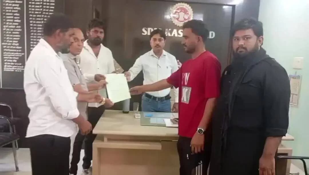 महेश्वर: सरकारी शौचालय हटाने की नगर परिषद की कार्रवाई पर नगर में आक्रोश, लोगों ने निकाली रैली