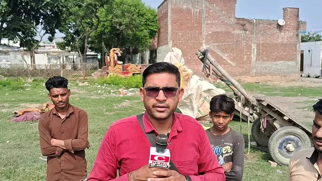 बिल्सी: आवारा सांड ने घोड़ी पर किया हमला, पेट फटने से घोड़ी और उसके पेट में पल रहे बच्चे की हुई मौत