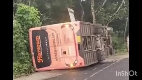 അമ്പലപ്പുഴ: മാരാരിക്കുളത്ത് ബസ് മറിഞ്ഞ് നിരവധി പേർക്ക് പരിക്ക്