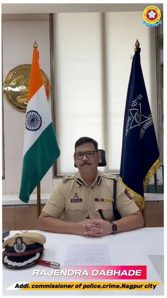 🙏🚩 नवरात्रोत्सव आणि गरबा उत्सवाचा आनंद घ्या, पण सुरक्षिततेची काळजी घ्या!
नवरात्रोत्सवाच्या उत्साहात गरबा खेळताना आणि गर्दीच्या ठिकाणी जाताना काही गोष्टी लक्षात ठेवणे आवश्यक आहे.
🔹 दागदागिने घालताना काळजी घ्या — मौल्यवान दागिन्यांवर लक्ष ठेवा आणि गर्दीच्या ठिकाणी विशेष सतर्क राहा.
🔹 लहान मुलांचा हात सोडू नका — गर्दीमध्ये मुलांना नेहमी आपल्या सोबत ठेवा, जेणेकरून ते हरवणार नाहीत.
🔹 गर्दीत सतर्क राहा — आपल्या वैयक्तिक वस्तूंची काळजी घ्या आणि कोणतीही संशयास्पद हालचाल आढळल्यास पोलिसांना कळवा.
🔹 आपत्कालीन परिस्थितीत डायल 112 वर संपर्क साधा. 🚔
✨ उत्सवाचा आनंद घ्या, सतर्क राहा आणि नवरात्रोत्सव सुरक्षितपणे साजरा करा!
नागपूर शहर पोलीस
विश्वास • सुरक्षा • सेवा
#NagpurCityPolice #Navratri #GarbaSafety #Dial112 #SafeNavratri