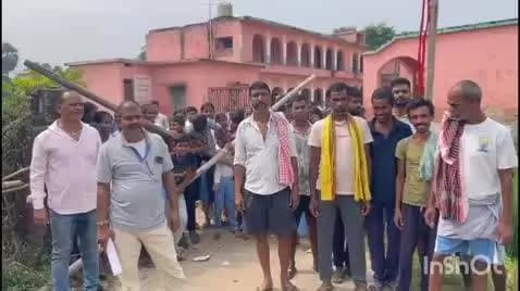 सोनभद्र बंशी सुर्यपुर: राजकीय मध्य विद्यालय निघवां में ग्रामीणों की तालाबंदी दूसरे दिन भी जारी रही