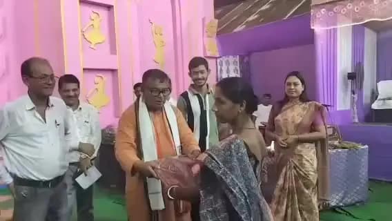 সাব্রুম: রাজ্যের কৃষিমন্ত্রীর উপস্থিতিতে সাব্রুম ভারত সংঘ ক্লাবে বস্ত্র বিতরন অনুষ্ঠান অনুষ্ঠিত হয়
