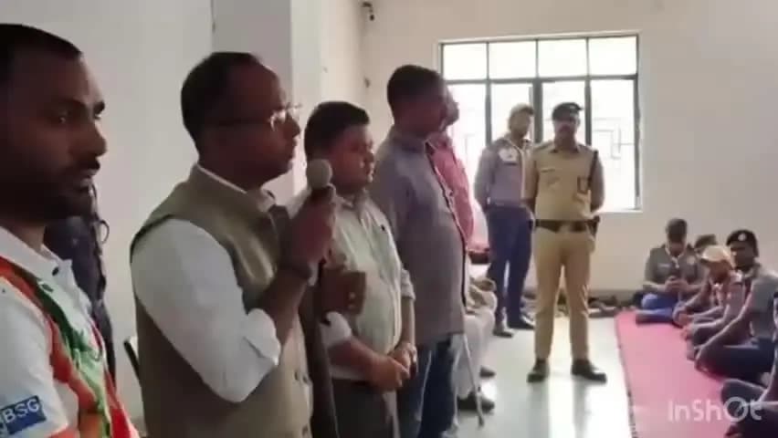 नवादा: हरिशचंद्र स्टेडियम में डीएम रवि प्रकाश ने स्काउट-गाइड के बच्चों का उत्साह बढ़ाया, दुर्गा पूजा में सुरक्षा व्यवस्था में