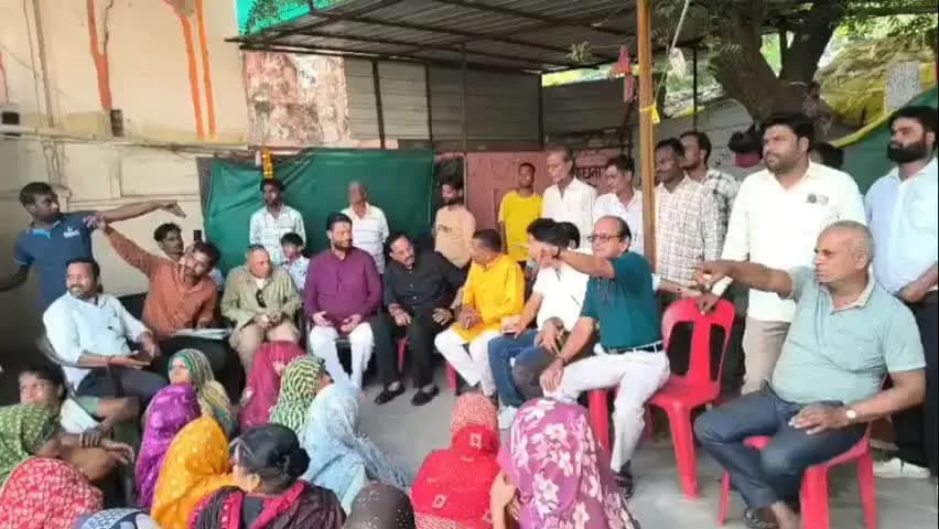 झांसी: 40 मकान खाली कराने का नोटिस, 4 पीढ़ियों से रह रहे परिवार परेशान
