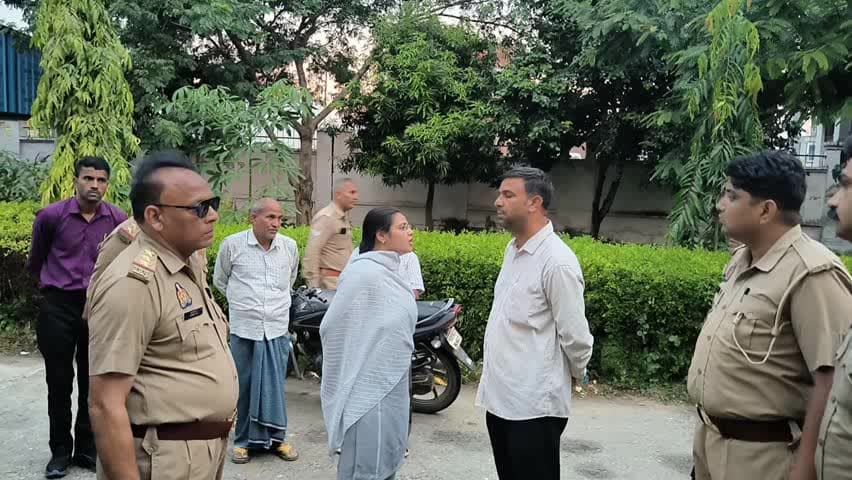 सहावर: आकाशीय बिजली का तांडव: कासगंज के नगला माँधों गांव में मक्का ढकने गए एक ही परिवार के तीन लोगों की मौत, छाया मातम