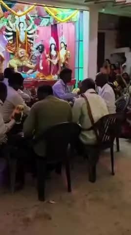 मड़ियाहू: नयेपुर हथेरा में देवी गीतों से भक्तिमय हुआ दुर्गा पूजा पंडाल