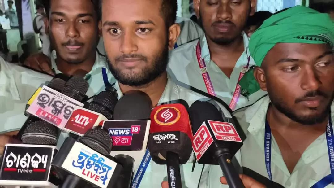 ଭଦ୍ରକ ଗ୍ରାମାଞ୍ଚଳ: ଗଣତି ର ଦୁଇ ଘଣ୍ଟା ପରେ ବି ଘୋଷଣା ନହେବାକୁ ନେଇ ଭଦ୍ରକ କଲେଜ ରେ bcjd ଛାତ୍ର ଙ୍କ ବିରୋଧ