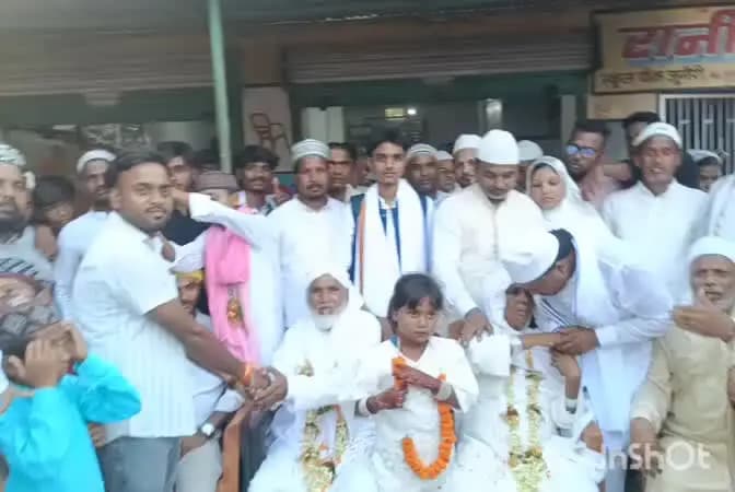 चन्द्रपुरा: तारानारी से हज यात्रा पर रवाना हुए दो लोग, दुआओं के साथ दी गई विदाई