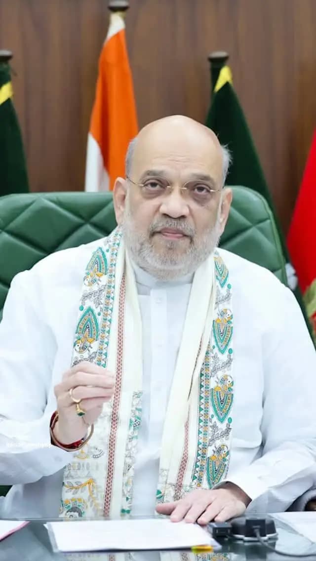 नक्सलवाद के अंधकार से शांति, विश्वास और विकास के नए सवेरे की ओर बढ़ता भारत!
दशकों तक नक्सली हिंसा का दंश झेलने वाले क्षेत्रों में अब शांति, सुरक्षा और समृद्धि की नई उम्मीद जाग रही है। पीड़ित परिवारों को न्याय, सम्मान और बेहतर भविष्य के अवसर प्रदान करते हुए जनजीवन में खुशहाली लाना ही नक्सलमुक्त भारत के संकल्प को साकार करने की दिशा में सबसे महत्वपूर्ण कदम है।
@narendramodi @amitshahofficial @bjp4india
@vishnudeosai @chhattisgarhcmo @bjp4cgstate
#bastar