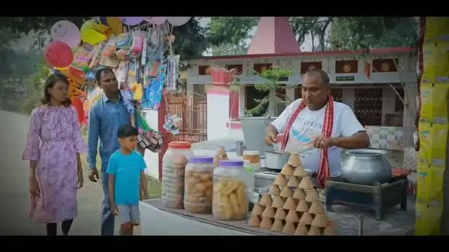 समाहरणालय पूर्णिया,
जनसंपर्क कार्यालय,
प्रेस विज्ञप्ति 1683
दिनांक:15/10/2026,
==================
आगामी त्योहारों, मेलों एवं बड़े सार्वजनिक आयोजनों में श्रद्धालुओं तथा आमजनों की भारी भीड़ एकत्रित होने की संभावना के दृष्टिगत, जन-सुरक्षा सुनिश्चित करने एवं किसी भी प्रकार की अप्रिय घटना (जैसे- भगदड़) से बचाव हेतु जिला आपदा प्रबंधन कार्यालय, पूर्णिया द्वारा निम्नलिखित सुरक्षा दिशा-निर्देश (Advisory) जारी किए गए हैं:
आम नागरिकों एवं श्रद्धालुओं के लिए:- धैर्य और शांति: भीड़भाड़ वाले स्थानों पर धैर्य बनाए रखें, कतार में चलें और धक्का-मुक्की बिल्कुल न करें।
निर्धारित मार्गों का प्रयोग:-- आवागमन हेतु प्रशासन एवं आयोजकों द्वारा निर्धारित प्रवेश (Entry) और निकास (Exit) मार्गों का ही उपयोग करें।
अफवाहों से बचें:- किसी भी प्रकार की अफवाह (Rumors) पर ध्यान न दें और न ही उसे फैलाएं। पैनिक की स्थिति उत्पन्न न होने दें।
बच्चों एवं बुजुर्गों का ध्यान:-- भीड़ में बच्चों का हाथ पकड़ कर रखें। छोटे बच्चों की जेब में उनके नाम, अभिभावक का नाम और मोबाइल नंबर लिखी हुई पर्ची अवश्य रखें।
आयोजकों एवं समितियों के लिए:---
प्रवेश और निकास द्वार:- आयोजन स्थल या पंडाल में प्रवेश और निकास के द्वार अलग-अलग और पर्याप्त चौड़े होने चाहिए। आपातकालीन निकास (Emergency Exit) स्पष्ट रूप से चिह्नित होना चाहिए।
बैरिकेडिंग और साइनेज:-- भीड़ को सुव्यवस्थित रखने के लिए मजबूत बैरिकेडिंग (Drop Gate/Z-igzag Barricading) कराएं तथा रास्तों को दर्शाने वाले स्पष्ट और रेडियम वाले साइनबोर्ड लगाएं।
पब्लिक एड्रेस सिस्टम:- भीड़ को निर्देशित करने और किसी भी स्थिति में सूचना प्रसारित करने हेतु आयोजन स्थल पर लाउडस्पीकर/माइक (PA System) की व्यवस्था अनिवार्य रूप से चालू हालत में रखें।
सुरक्षा एवं संसाधन:-पर्याप्त संख्या में पहचान-पत्र धारी स्वयंसेवकों (Volunteers) की प्रतिनियुक्ति करें। आयोजन स्थल पर अग्निशमन यंत्र (Fire Extinguishers), पानी/रेत की व्यवस्था और प्राथमिक उपचार (First-Aid) किट उपलब्ध रखें।
CCTV निगरानी:- आयोजन स्थल एवं संवेदनशील स्थानों पर निगरानी हेतु सीसीटीवी कैमरे स्थापित कर उन्हें चालू रखें।
आपातकालीन संपर्क:--
किसी भी आपात स्थिति, दुर्घटना या सहायता की आवश्यकता होने पर जिला आपातकालीन संचालन केंद्र (District Emergency Operation Centre) के निम्नलिखित नंबरों पर तुरंत संपर्क करें:
* 06454-242317
* 06454-242319
* 06454-242320
या जिला नियंत्रण कक्ष 06454243000/242310/241555 पर सम्पर्क करे।
आपकी सुरक्षा, हमारी प्राथमिकता।
Information & Public Relations Department, Government of Bihar