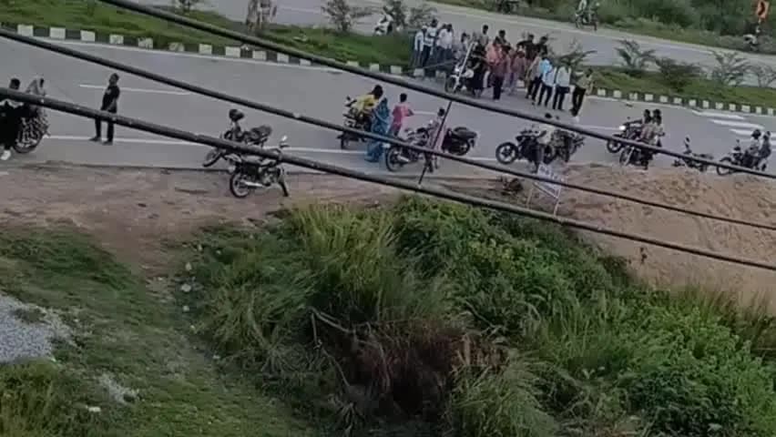 ब्रह्मपुर: ब्रह्मपुर पेट्रोल पंप के पास ट्रेलर की टक्कर से बाइक सवार युवक गंभीर, रघुनाथपुर सीएचसी में इलाज जारी