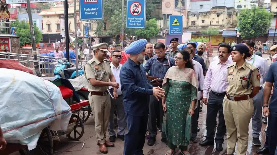 नजफगढ़: एलजी तरनजीत सिंह संधू ने दिल्ली में सफाई व्यवस्था का निरीक्षण किया, अधिकारियों को दिए सख्त निर्देश
