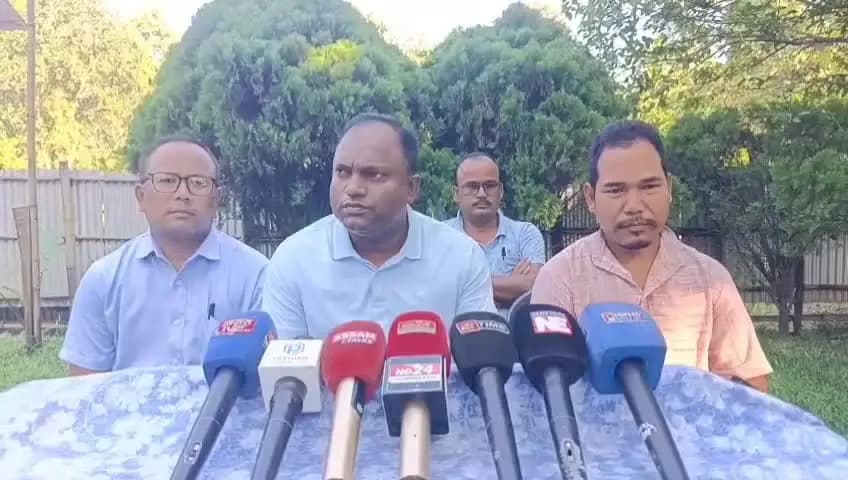 ধুবুৰী ভাগ: ধুবুৰী আৰু কোকৰাঝাৰ জিলাত গো চিণ্ডিকেট লগত BPFনেতা জড়িতক লৈ UPPL নেতাৰ সংবাদমেল সম্বোধন।