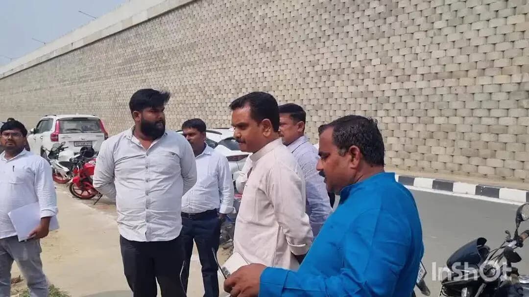 कन्नौज: अल्हियाबाई होलकर पाल चौराहे पर मंत्री असीम अरुण ने किया निरीक्षण, स्थापित होने के लिए पहुंची प्रतिमा