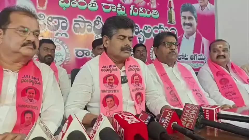 సిరిసిల్ల: బిఆర్ఎస్ పార్టీ కార్యాలయం తెలంగాణ భవన్ లో మీడియాతో మాట్లాడిన బిఆర్ఎస్ జిల్లా అధ్యక్షుడు తోట ఆగయ్య