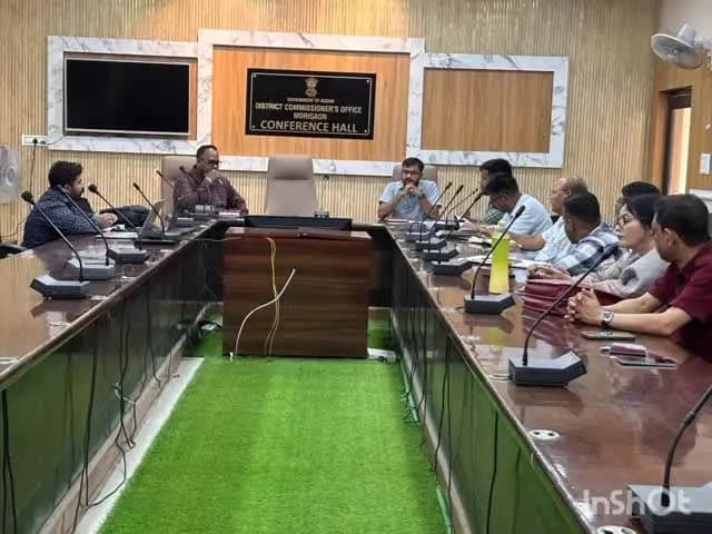 মৰিগাঁও: জিলা আয়ুক্তৰ কাৰ্যালয়ৰ সভাকক্ষত জনস্বাস্থ্য কাৰিকৰী আৰু পঞ্চায়ত-গ্ৰামোন্নয়ন বিভাগৰ আঁচনিৰ অগ্ৰগতিৰ পৰ্যালোচনা সভা