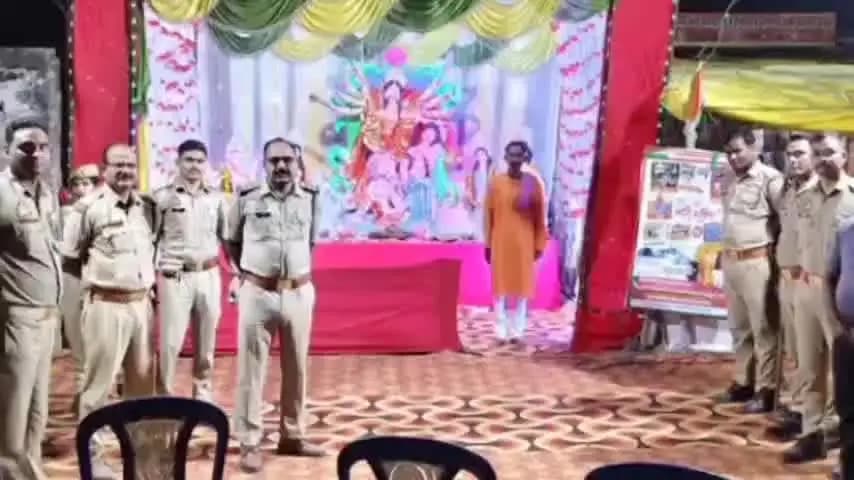 मड़ियाहू: बरसठी में दुर्गा पूजा पंडालों का पुलिस ने किया निरीक्षण, दिए सुरक्षा के निर्देश