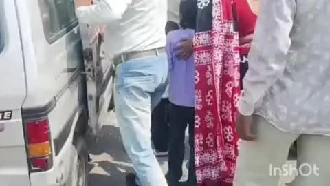बारां: कोटा रोड पर ओवरटेक करने के चक्कर में भिड़ी दो कारें, एक घायल, लगा लंबा जाम