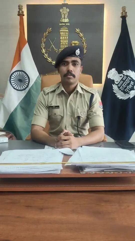 पुलिस अधीक्षक शरण गोपीनाथ के. के निर्देशन में Operation #CountDown के तहत #डीग पुलिस की कार्रवाई
कुल 17 साईबर ठग गिरफतार एवं 4 विधि से संघर्षरत बालक निरूद्ध
कब्जे से कुल 23 मोबाईल व 13 फर्जी सिमकार्ड, 1 बैंक पासबुक व 1 बोलेरो गाडी जब्त
#DeegPolice #RajasthanPolice
Rajasthan Police
CMO Rajasthan
Bhajanlal Sharma
Cyber Dost