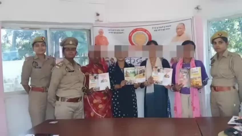नौतनवा: उपनिरीक्षक तनु दुबे के नेतृत्व में नौतनवा मिशन शक्ति केंद्र पर पारिवारिक विवादों का निस्तारण हुआ