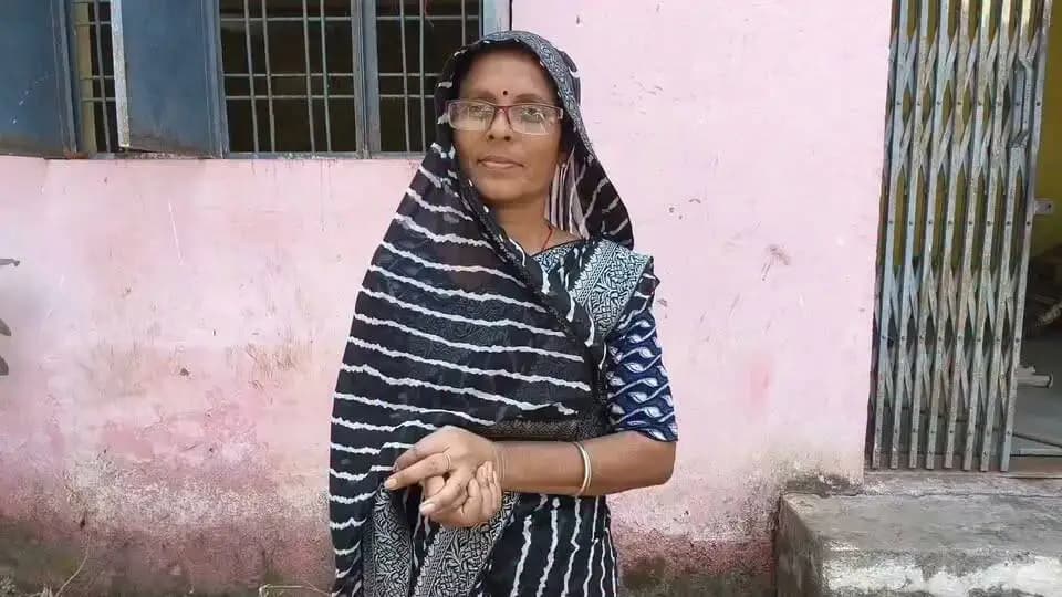 मुख्यमंत्री लाड़ली बहना योजना से मिलने वाली राशि से हम घर के खर्च में सहयोग कर पाते हैं। हर महीने खाते में राशि आने से बहुत राहत मिलती है। मुख्यमंत्री डॉ मोहन यादव जी ने हम बहनों की चिंता की है, इसके लिए उनका दिल से आभार।
– श्रीमती गीता, जिला रायसेन।
#Raisen #सेवा_संकल्प_अभियान Jansampark Madhya Pradesh
