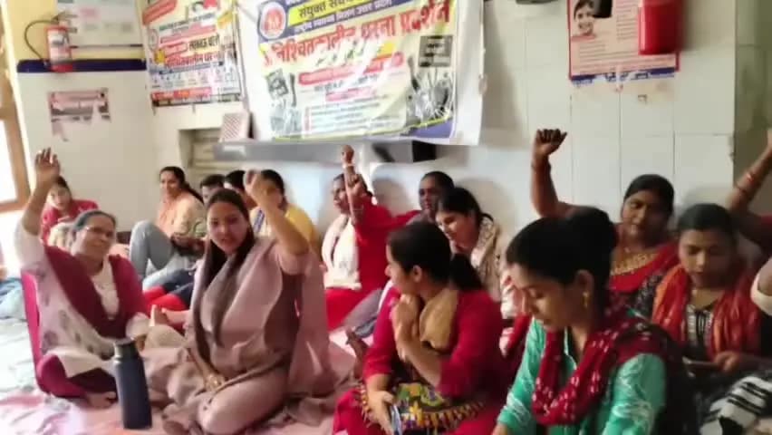 फरेंदा: फरेंदा में NHM कर्मचारियों ने ₹18 हजार न्यूनतम मानदेय और नियमितीकरण की मांग उठाई