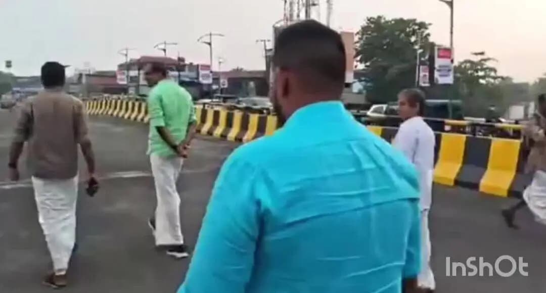 കോട്ടയം: ടാറിങ് പൂർത്തിയായിട്ടും കോടിമത രണ്ടാം പാലം ഗതാഗതത്തിന് തുറന്നു നൽകാത്തതിനെതിരെ ബിജെപി നേതാക്കൾ രംഗത്തെത്തി