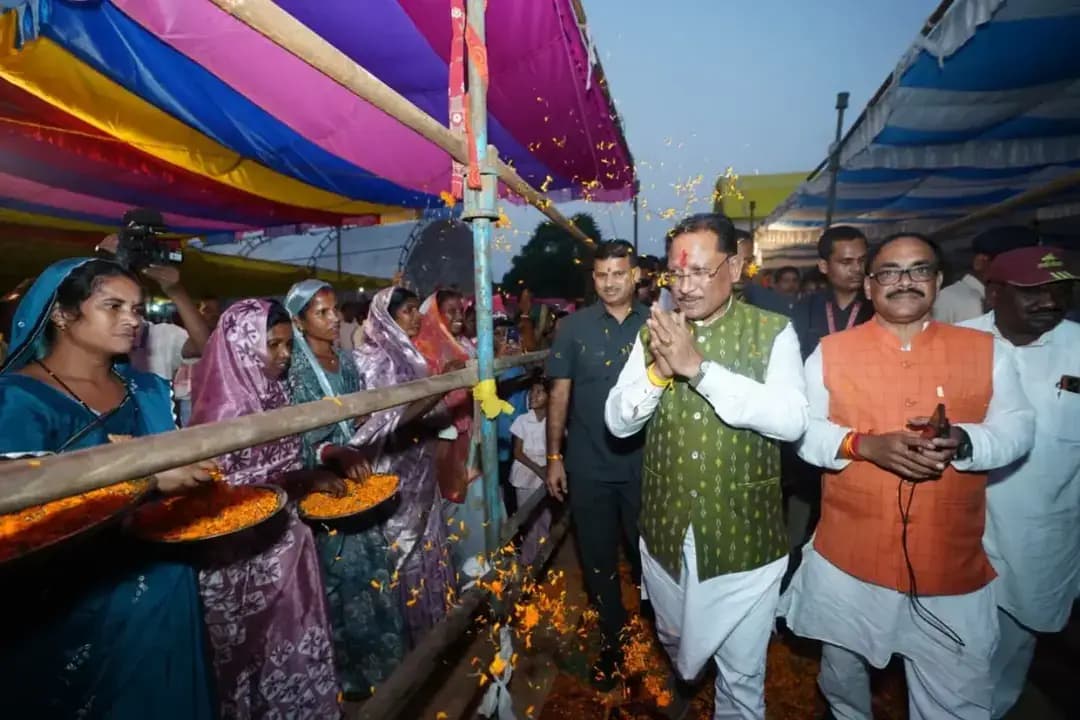 आदिवासी समाज का इतिहास गौरवशाली: मुख्यमंत्री श्री विष्णुदेव साय
सारसमाल में कर्मा पूजा महोत्सव में शामिल हुए मुख्यमंत्री, मांदर लेकर समाज के लोगों के साथ किया कर्मा नृत्य
शिक्षा को बताया विकास का आधार, युवाओं से प्रतियोगी परीक्षाओं और रोजगार के अवसरों का लाभ लेने का किया आह्वान
@vishnudeosai
#raigarh