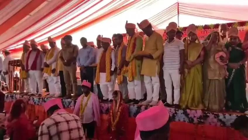 रुदौली: रुदौली में 176 जोड़ों का सामूहिक विवाह, दो मुस्लिम जोड़ों का निकाह भी संपन्न हुआ
