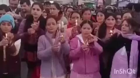 नैनीताल: रोड नहीं तो वोट नहीं के नारों से गूंजी सरोवर नगरी, 100 मीटर सड़क की मांग को लेकर क्षेत्रवासियों ने निकाला कैंडल मार्च