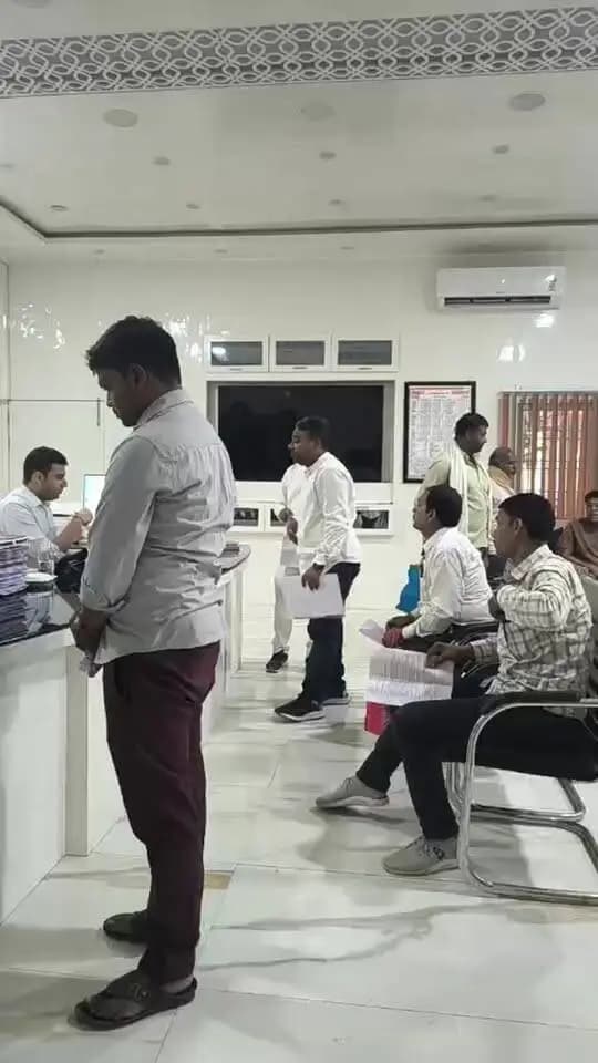 जिला पदाधिकारी श्री रिची पांडेय के द्वारा सात निश्चय कार्यक्रम के तहत ‘सबका सम्मान–जीवन आसान’ के अंतर्गत जनता दरबार का आयोजन।