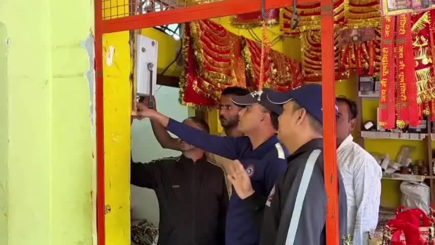 चम्पावत: पूर्णागिरि मेला क्षेत्र में अग्नि सुरक्षा का निरीक्षण, दुकानदारों को दिया गया प्रशिक्षण