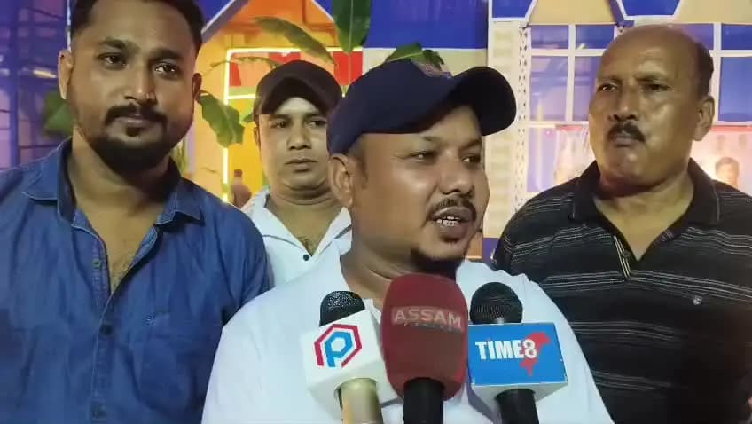 ধুবুৰী ভাগ: অসম বংগ সীমান্তত ছাগলীয়াত দুৰ্গা পূজাৰ মণ্ডপ মুকলি সন্দৰ্ভত আয়োজক সমিতিৰ প্ৰতিক্ৰিয়া।