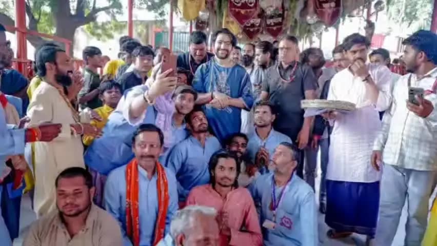 राजनगर: पंडित धीरेंद्र कृष्ण शास्त्री सनातन हिंदू एकता रथ यात्रा पूरी कर बागेश्वर धाम पहुंचे, बालाजी सरकार के किए दिव्य दर्शन