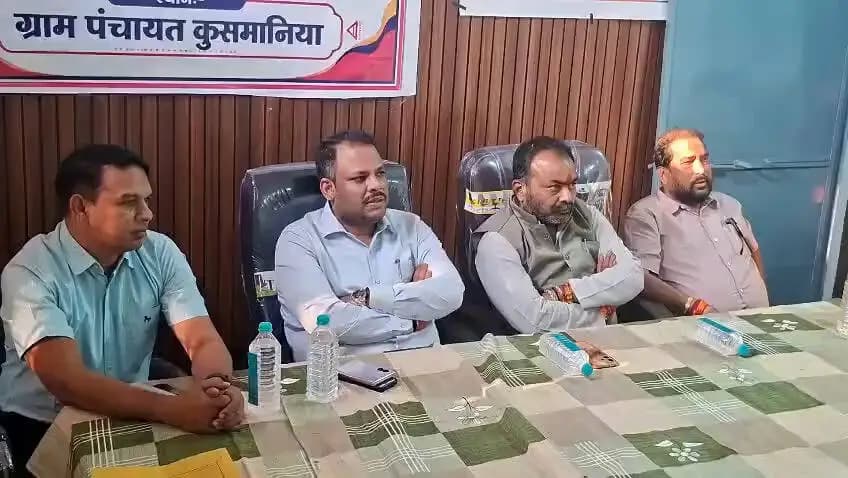 🌟 मुख्यमंत्री जन-विश्वास अभियान | उद्योग संवाद, कुसमानिया
👩💼 चौके-चूल्हे से कारोबार तक, आत्मनिर्भरता की नई उड़ान
कुसमानिया में आयोजित उद्योग संवाद में लखपति दीदियों ने स्व-सहायता समूहों से जुड़कर आत्मनिर्भर बनने की अपनी प्रेरक कहानियां साझा कीं।
✅ 25 हितग्राहियों को ₹1.34 करोड़ से अधिक के ऋण स्वीकृति पत्र वितरित\
✅ सीएफएल के माध्यम से स्व-सहायता समूहों को लगभग ₹1.73 करोड़ का वितरण\
✅ महिला उद्यमिता, जैविक खेती एवं स्वरोजगार को बढ़ावा\
✅ स्थानीय उद्योगों के विस्तार और रोजगार के नए अवसरों पर चर्चा
विधायक श्री आशीष शर्मा एवं कलेक्टर श्री ऋतुराज सिंह ने महिला उद्यमियों को बेहतर बिजनेस प्लानिंग और वित्तीय प्रबंधन के साथ आगे बढ़ने के लिए प्रेरित किया।
सशक्त महिलाएं, आत्मनिर्भर परिवार और समृद्ध ग्रामीण अर्थव्यवस्था