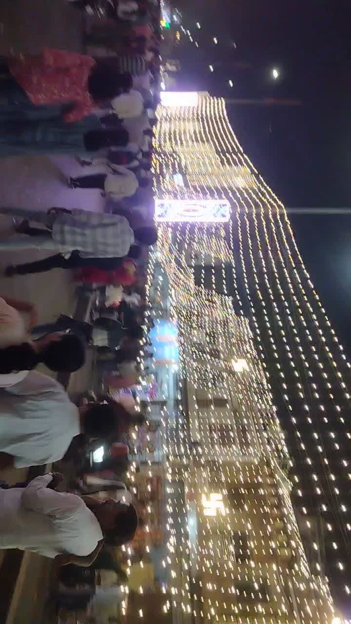 wala mohalla durga ji ke samne se bhid bahut jayda he mata ji sabpe apni kripa banaye rakhe 🙏