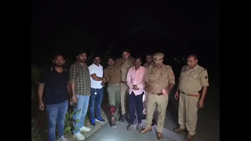 मऊरानीपुर: उल्दन थाना क्षेत्र में पुलिस मुठभेड़ में चोरी के दो आरोपी गिरफ्तार, एक के पैर में लगी गोली, दो तमंचे और ₹8500 बरामद