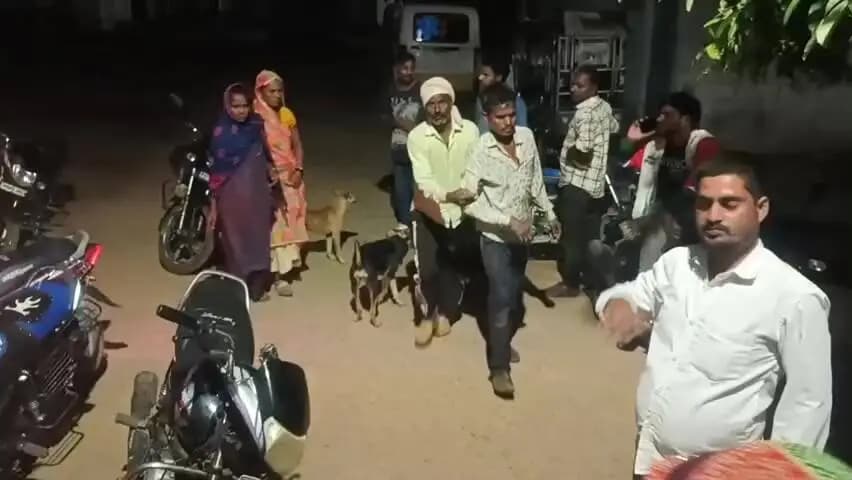 अंबाह: अमिड़ेला गांव में मृत्युभोज कार्यक्रम में घुसी तेज रफ्तार कार, पांच लोग घायल, जिला अस्पताल रेफर