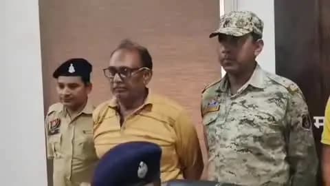 खैर लकड़ी तस्कर मनीष अग्रवाल का एक और ठिकाने पर छापा
01करोड 70लाख मिले
इससे पहले करोड़ों की सम्पत्ती वा नकद जप्त