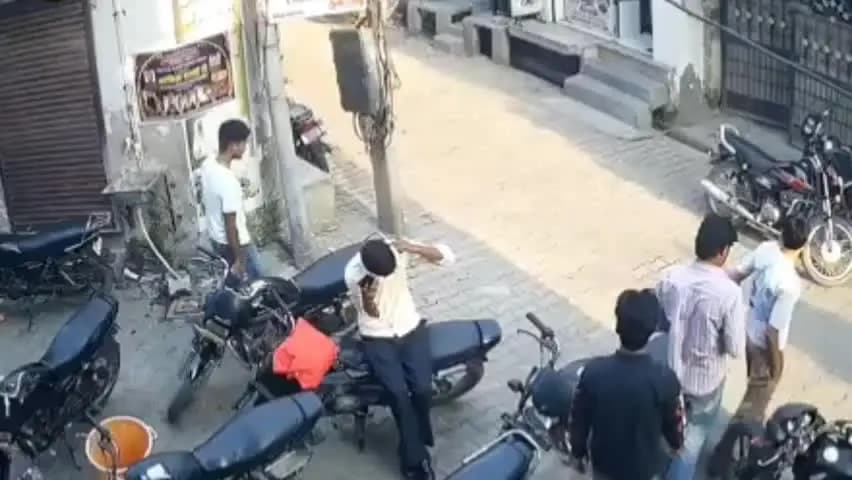 जगाधरी: साढौरा के बाजार से मोटरसाइकिल चोरी, संदिग्ध व्यक्ति सीसीटीवी कैमरे में कैद
