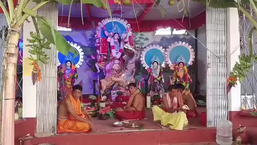 তেজপুৰ: ঠেলামৰা বাপুজি ভৱন প্ৰাংগনত অনুষ্ঠিত হৈছে শাৰদীয় দুৰ্গা পূজা
