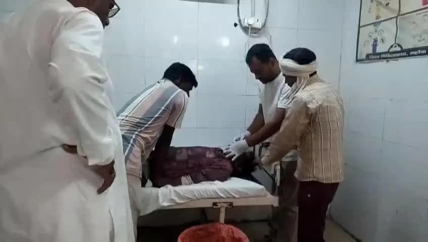 महोबा: महोबा के नयापुरा बंधानवार्ड के एक युवक ने अज्ञात कारणों से किया जहरीले पदार्थ का सेवन, जिला अस्पताल में उपचार जारी