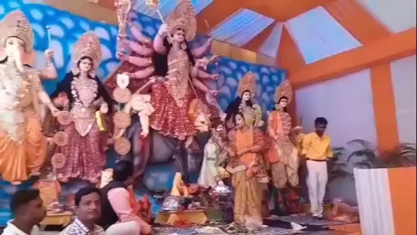 हथुआ: हथुआ में सप्तमी पर खुला मां दुर्गा का पट, दर्शन को उमड़ी श्रद्धालुओं की भीड़