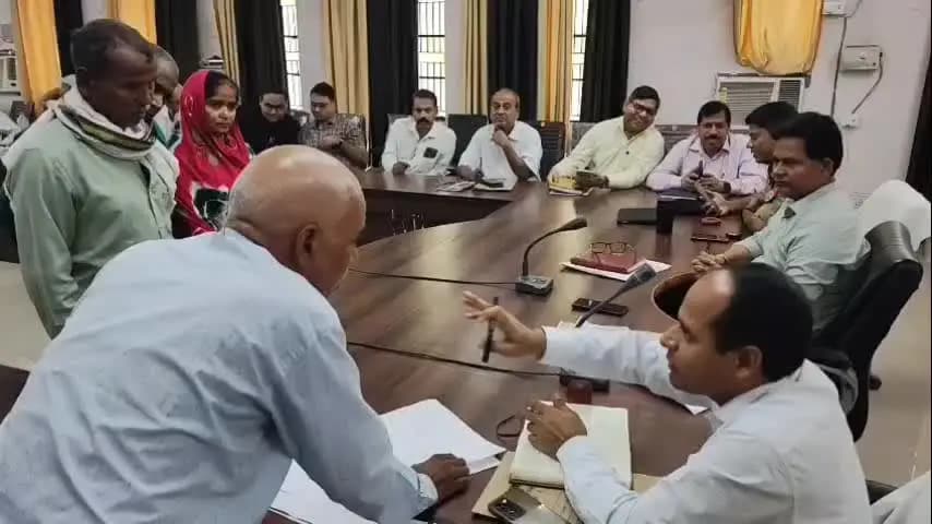 बैरिया: बैरिया संपूर्ण समाधान दिवस में पहुंचे 22 मामले, मौके पर एक का भी निस्तारण नहीं हुआ
